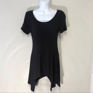 Black Sharkbite Hem Top